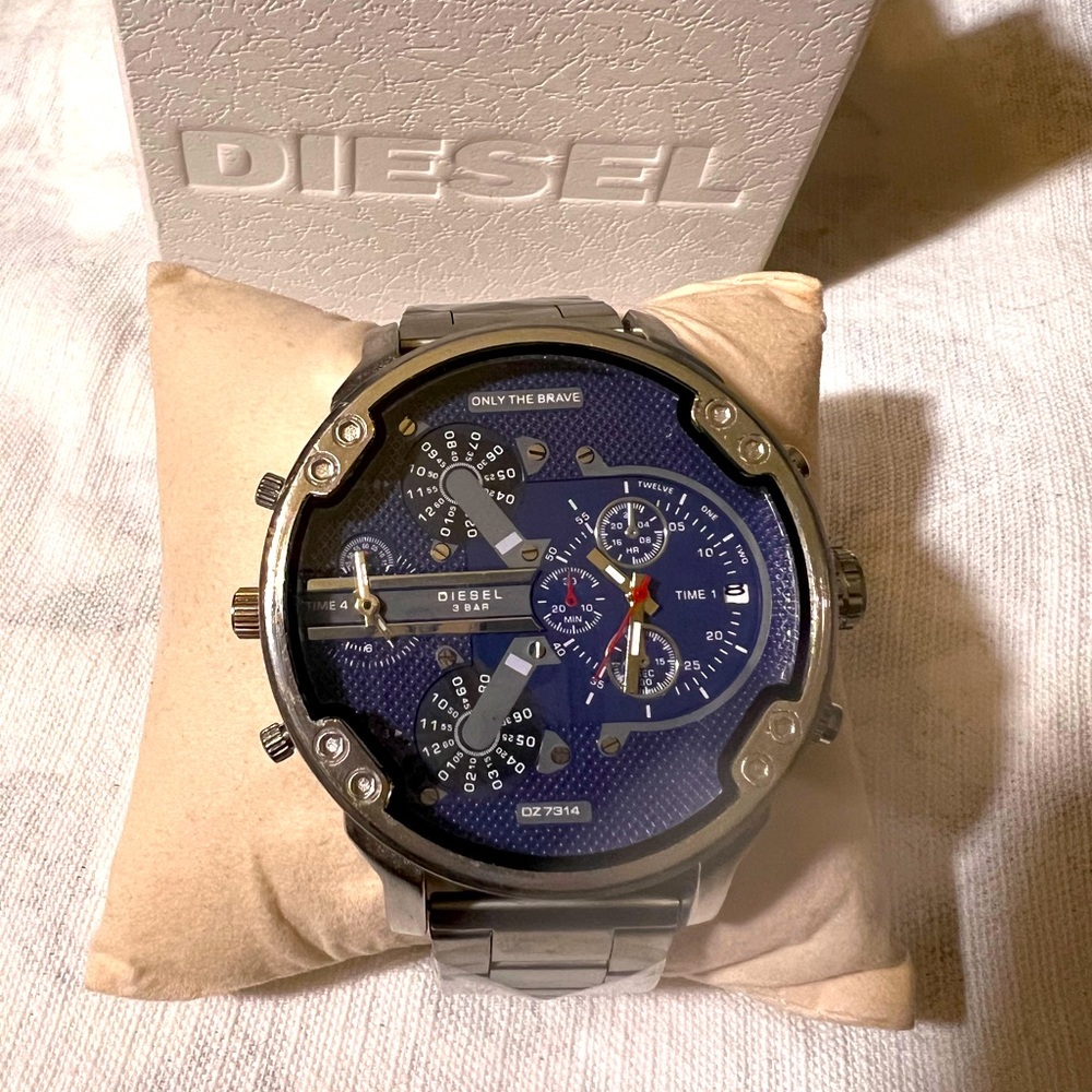 DIESEL 3 BAR ONLY THE BRAVE MEN WATCH 4 TIME SILVER BLUE FACE